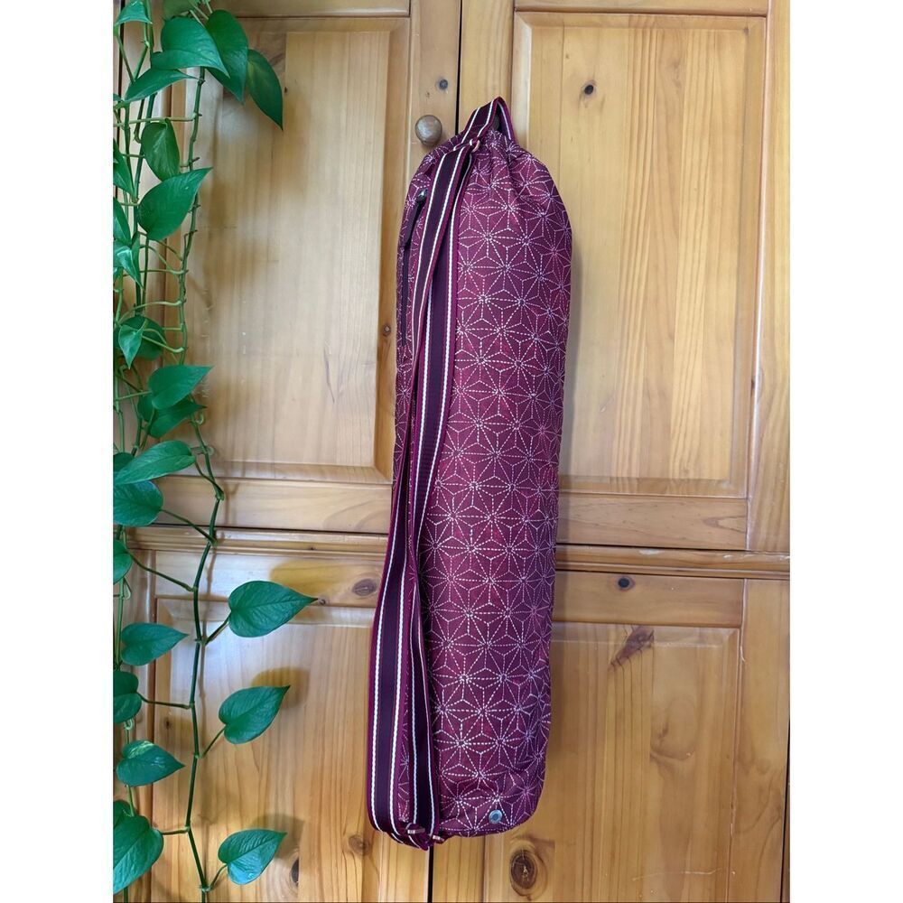 Lululemon Yoga Mat Bag Burgundy Print Mesh Zip Carrier